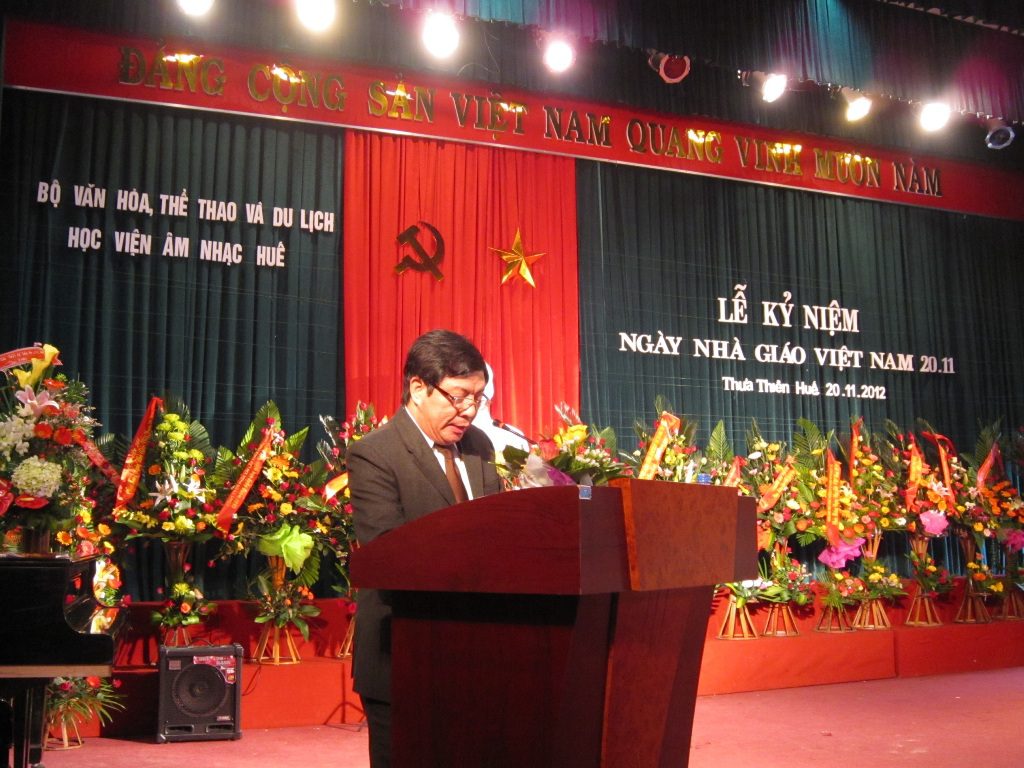 TS. Nguyễn Việt Đức – Giám đốc Học viện phát
biểu tại buổi lễ kỷ niệm ngày Hiến chương
Nhà giáo Việt Nam 2012.