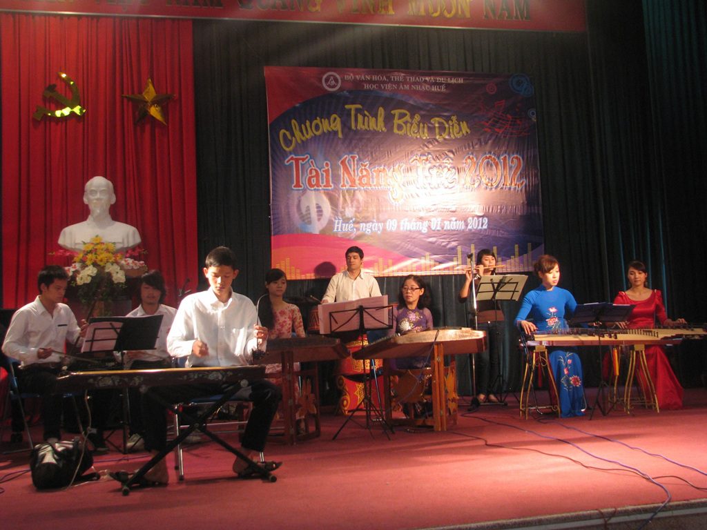 Chương trình biểu diễn tài năng trẻ của 
HSSV Học viện Âm nhạc Huế.