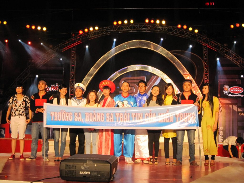 Phần thi mở đầu của SV HVAN trong cuộc thi
chung kết SV 2012 vòng 3 diễn ra tại Đà Nẵng.