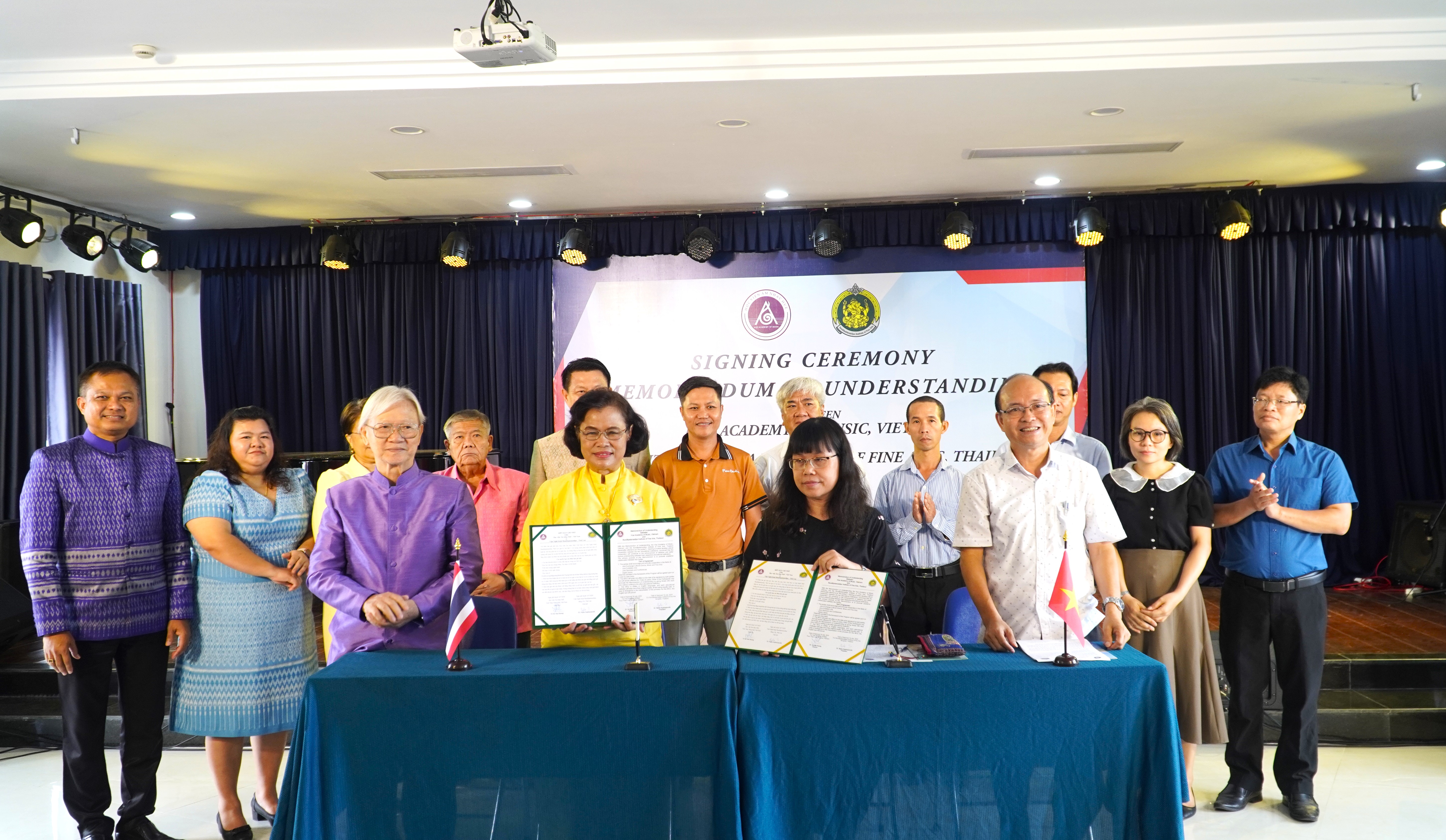 Lễ ký kết biên bản ghi nhớ giữa Học viện Âm nhạc Huế và Viện Nghệ thuật Bunditpatanasilpa Institute, Faculty of Fine Art, Thái Lan