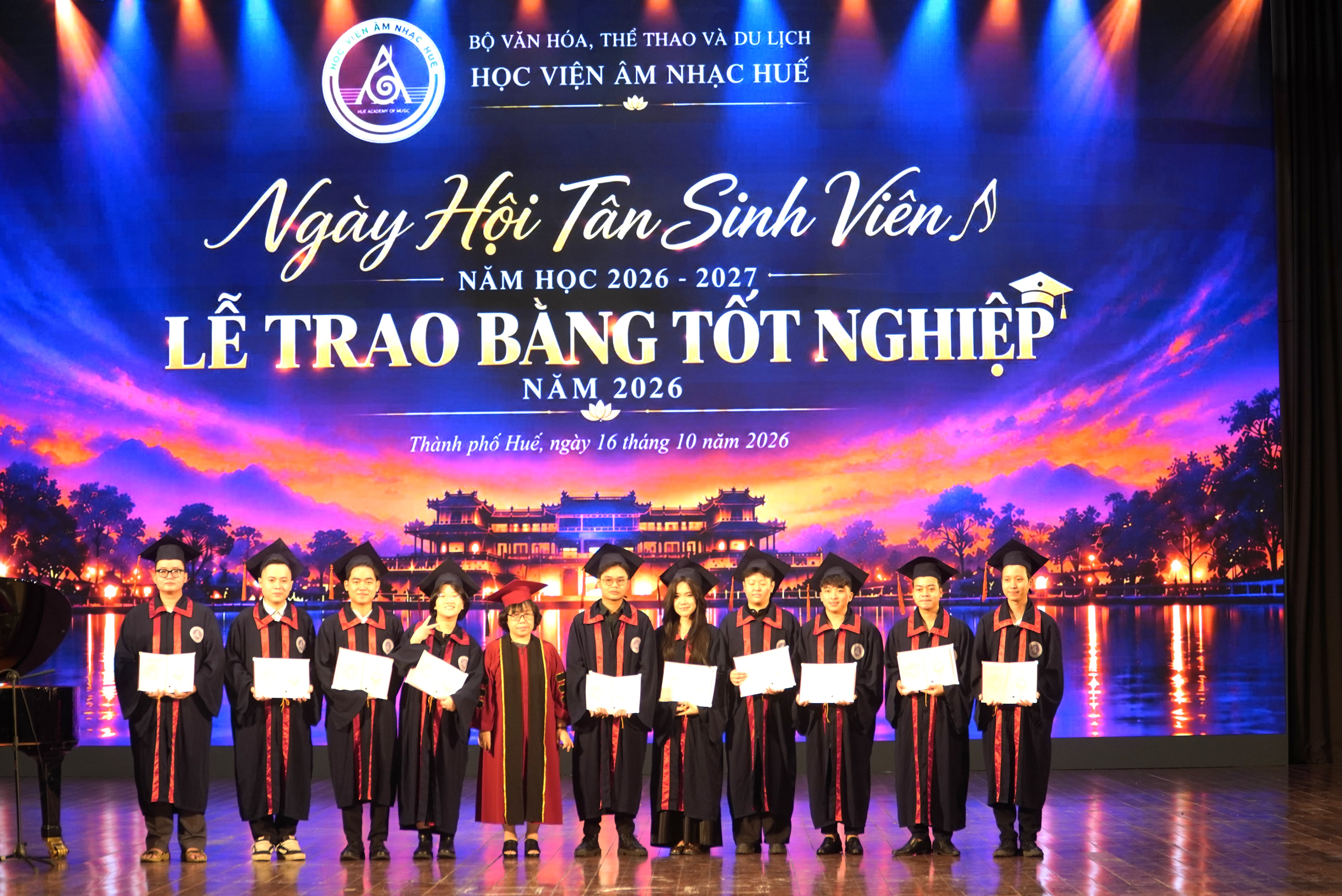 Trao bằng tốt nghiệp cho Học sinh, sinh viên năm 2026